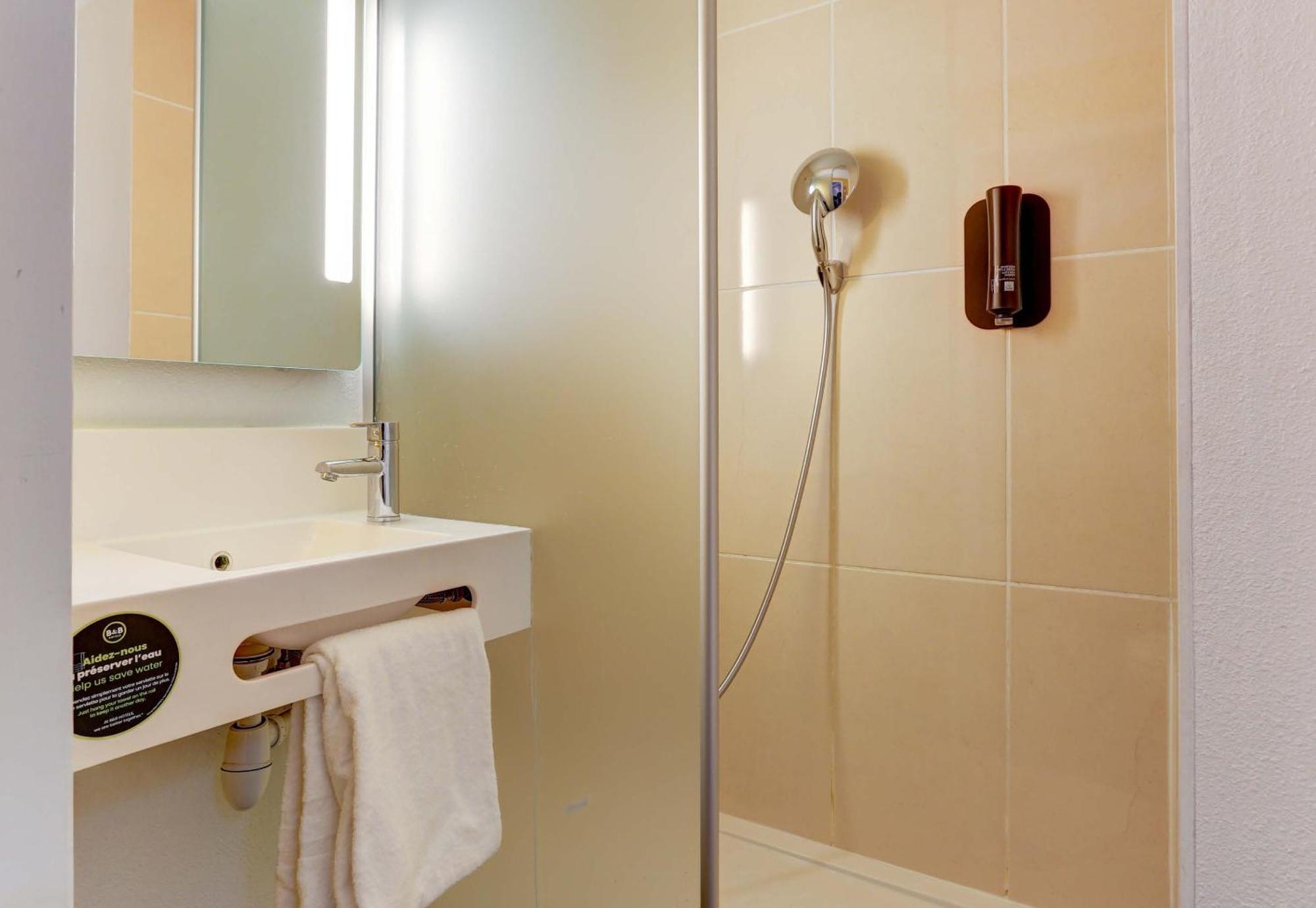 B&B Hotel Reims Centre Gare Bagian luar foto