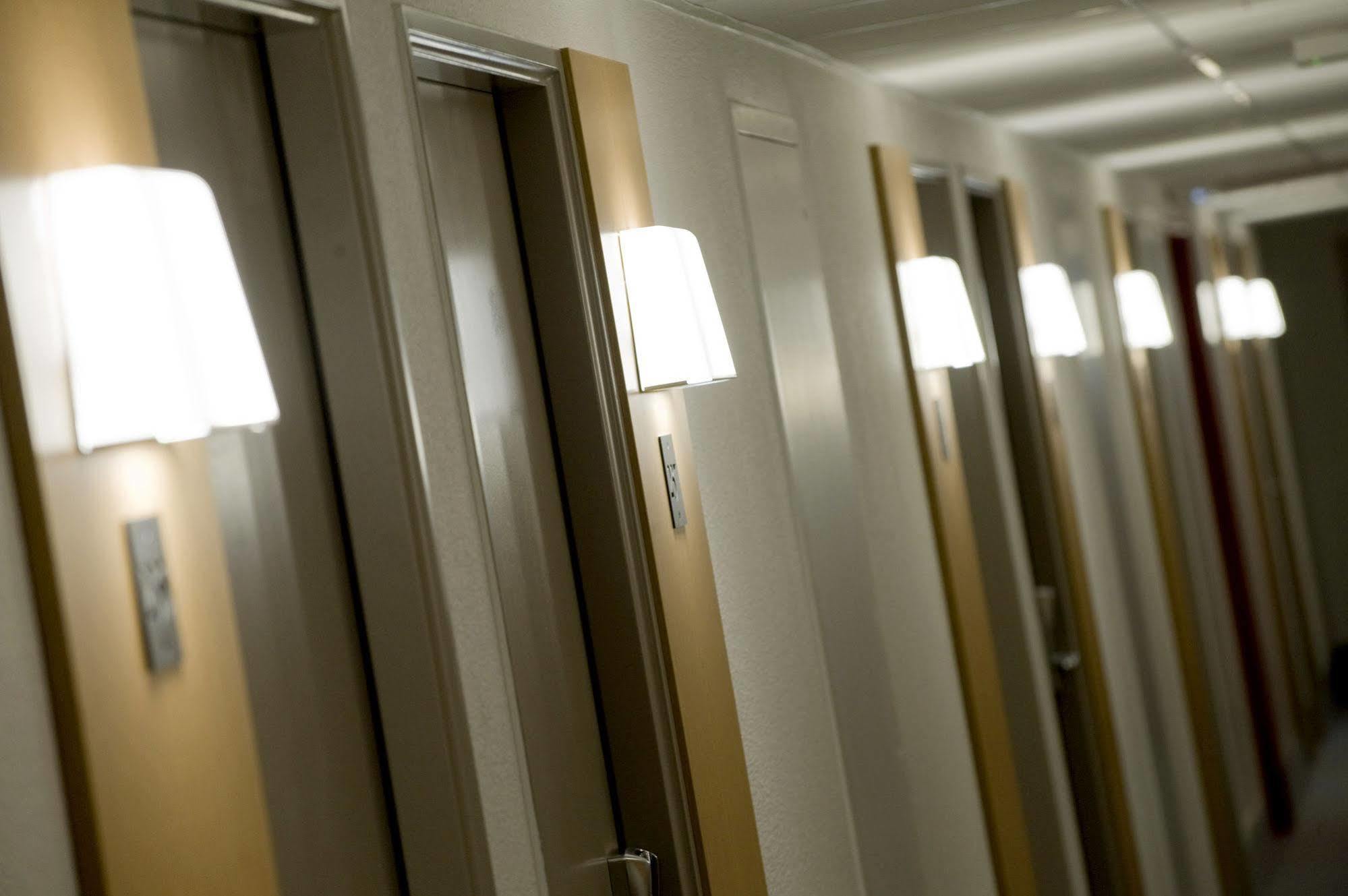 B&B Hotel Reims Centre Gare Bagian luar foto